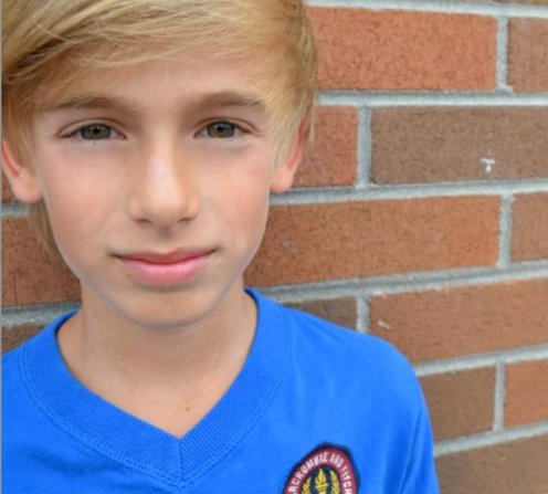 MattyBTheMovie's tweet photo. Ohmygoodness John's hair used to be so fucking blonde https://t.co/O8ccNxklTF