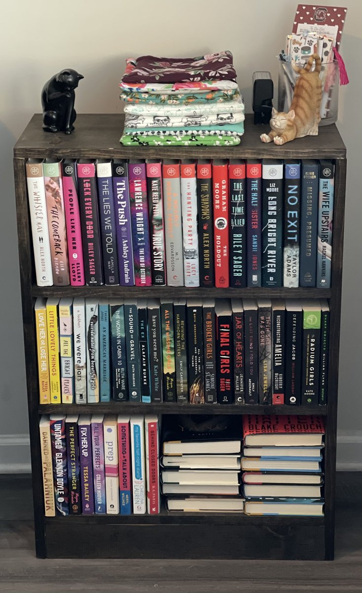 sambeaverreads's tweet photo. 📚 My Bookshelf 📚 

My husband built this lovely bookshelf for me but it filled up quickly! I had to expand to the night stand. Check out my https://t.co/liQwbTn9Tp for more! #bookshelf #toberead #bookstagram #book #bookishgirl https://t.co/mEV7ykUUvz