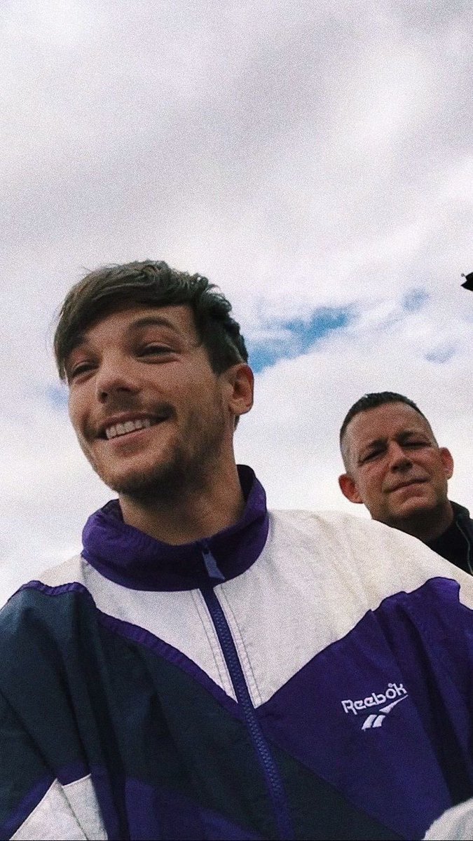 1,000 pictures of louis because we all fucking miss him;