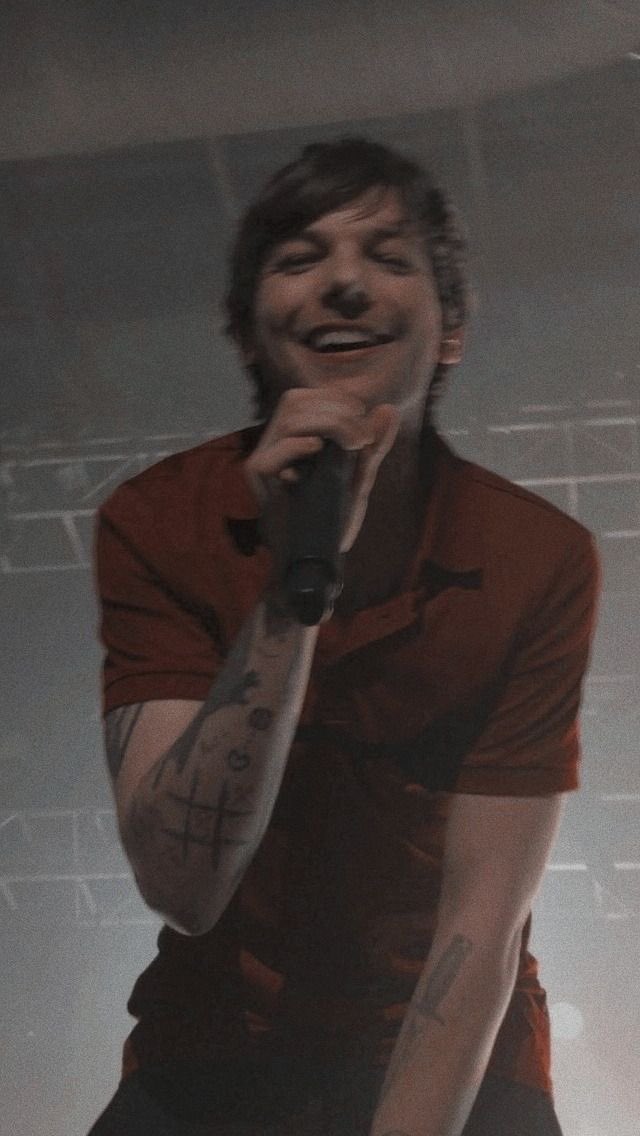 1,000 pictures of louis because we all fucking miss him;