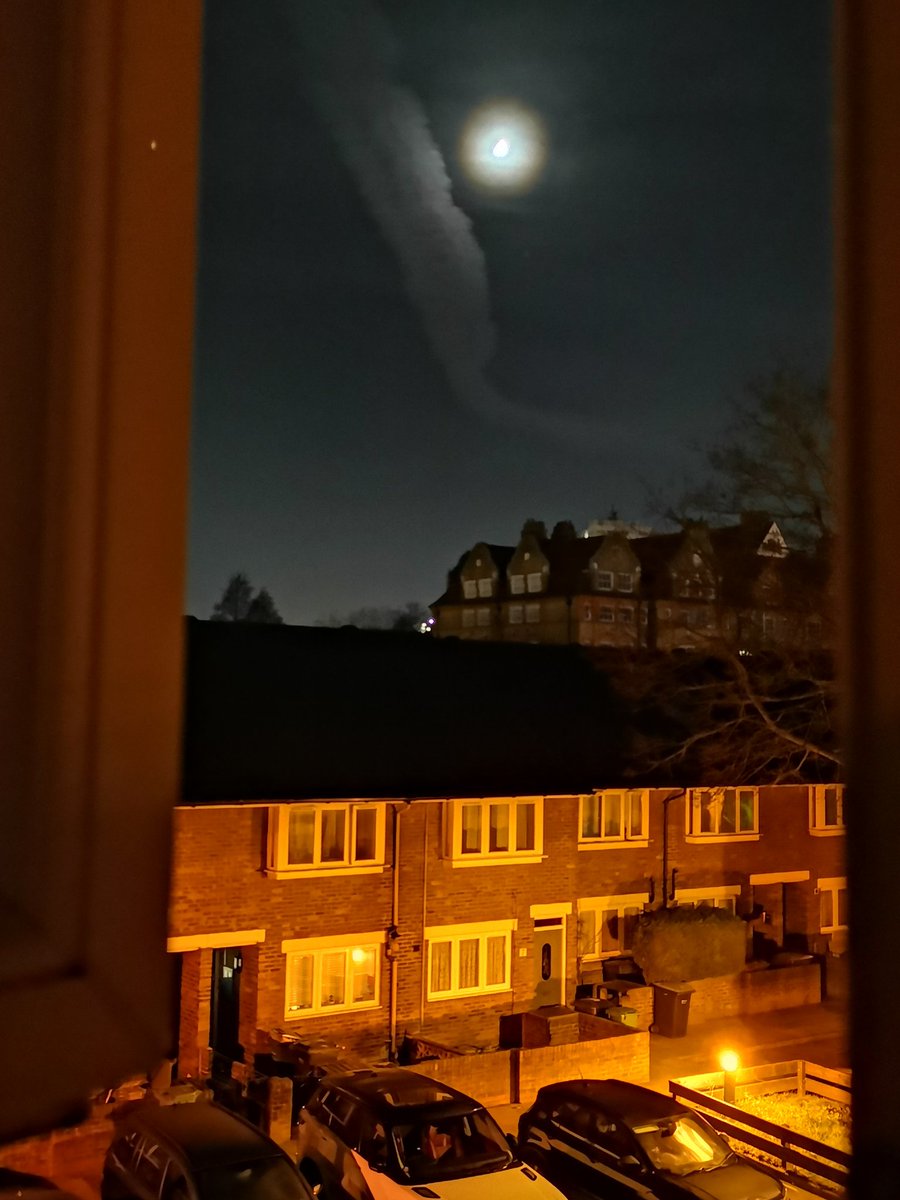 BethanyBell4's tweet photo. This is my only 'evidence' and it appears to be one of those plane trails, but it was very low, massive trail size, great swerve in direction, and also it flew by at immense speed and was silent???? https://t.co/e1JkHRig58