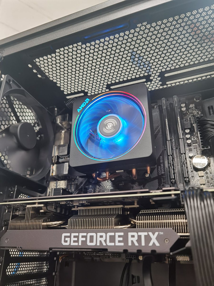 GoodGamingPC's tweet image. Ryzen 3700X Wraith Cooler looking great :)