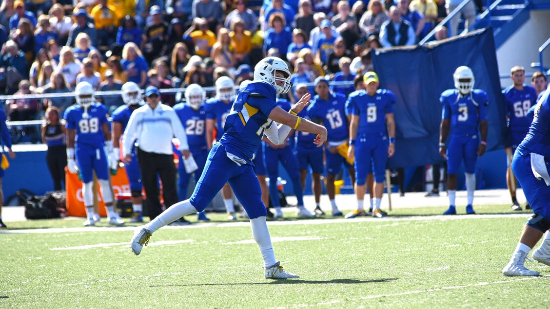 Alex_B_Saunders's tweet photo. #AGTG🙏🏼Blessed to receive my first D1 offer from @MSUEaglesFB 🔵🟡@SlookyRozay34 @Oviedo_Football @CoachOdierno @Excelspeed12 https://t.co/7ifFF4aFFJ
