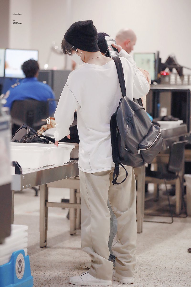 sunkingss2's tweet photo. หนูเห็นเกงอ้วนไหมคะ

...มะมะไม่เห็นเลยค่ะ https://t.co/4sQ3Qsr8GJ