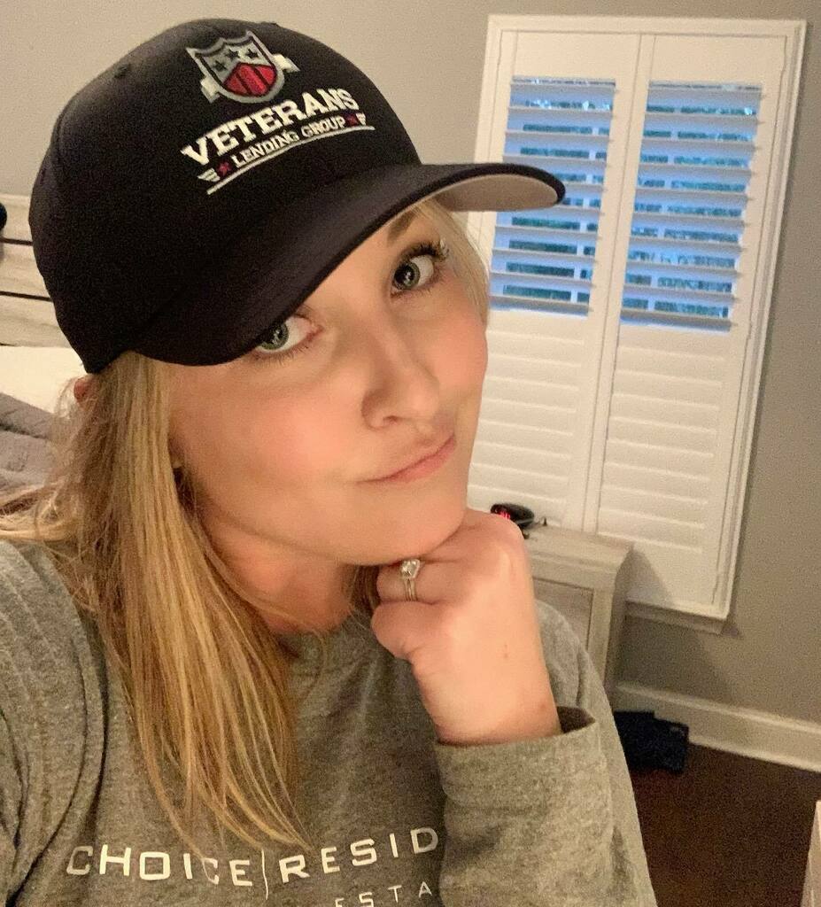 myLEWnitedstate's tweet photo. when you’re trying to be as cool as your boss but it doesn’t pan out like you planned...then you just look like THAT moron tryin to look hard AF taking a selfie 🤣💪🏻🤷🏼‍♀️🇺🇸
.
@brookiesstamgram #goals 💁🏼‍♀️😘
.
oh, and in case you’ve missed this fun fact so… https://t.co/SRYJV68E8R https://t.co/UiO3zyACof