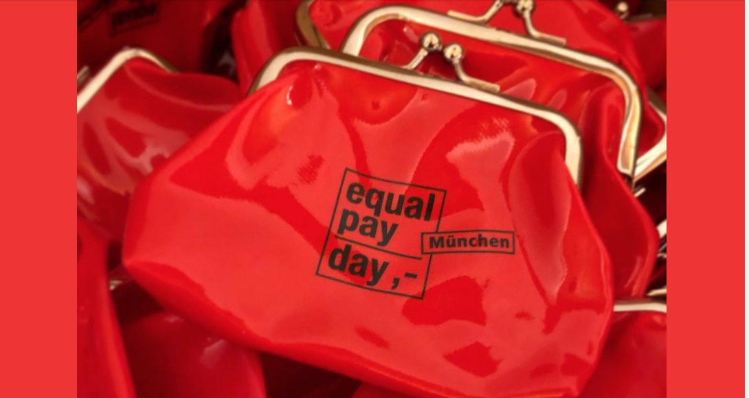 EPD_muc's tweet photo. Seit der „Red Purse Campaign“ 1988 sind die roten Börsen ein Symbol für die leeren Börsen der Frauen. Während die analogen Börsen so langsam digitalen Zahlungsmitteln weichen hinken wir 2021 bei #Gleichstellung und #EqualPay immer noch hinterher :/ 👛 https://t.co/Mj2ffRjSa6