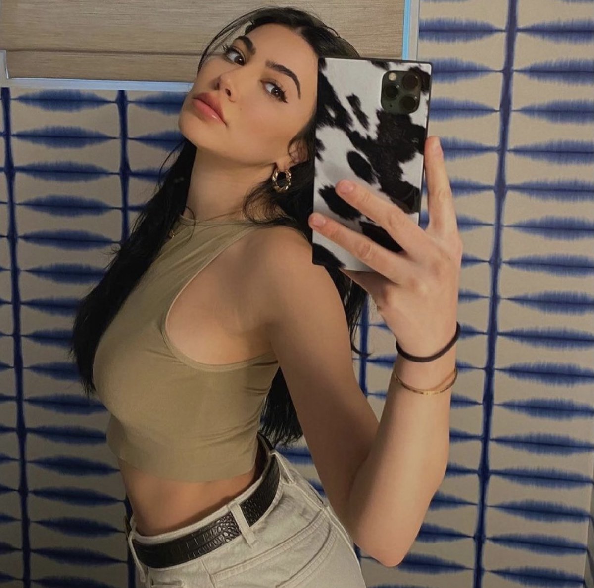 flauntcases's tweet photo. Cow You Doin' 😉 Babe @sarahesri w/ our Cow square iPhone case. If you’ve got it...#FLAUNTit #ProtectinStyle https://t.co/zIwNO7teZi