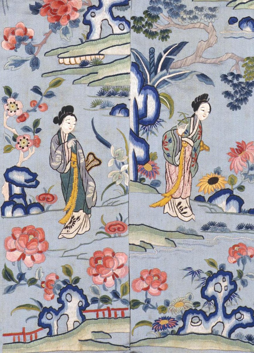 ShanghaiMuseum's tweet photo. #MuseumLadies

🌼This pair of satin sleeve cuffs from Qing dynasty (1644–1911) got vivid female figures delicately embroidered in Suzhou style (苏绣). The seal-script verses alongside caption the exact scenes of beauties enjoying flowers and the moonlight. https://t.co/1gs5uSepGZ