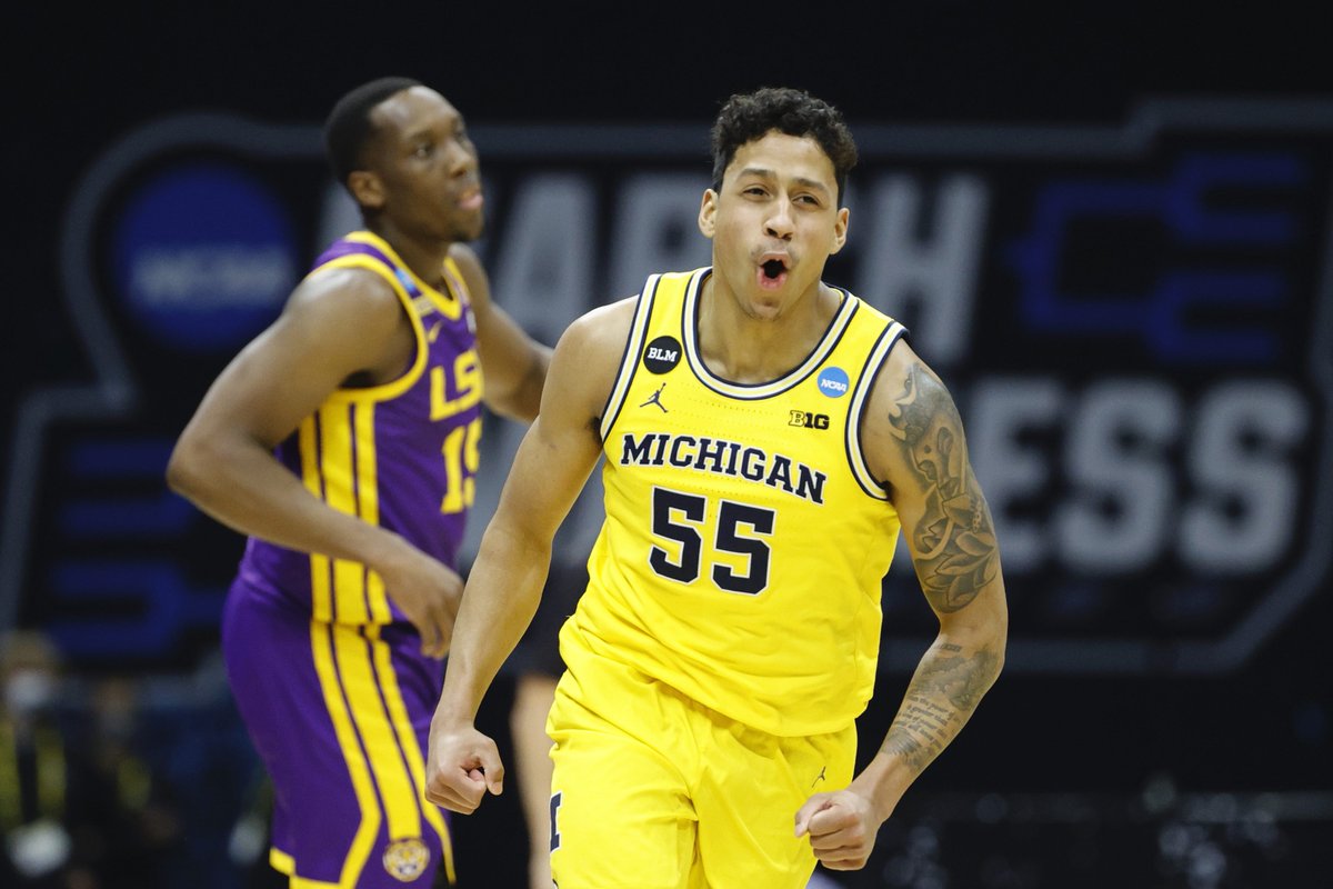 BleacherReport's tweet photo. Wolverines pull through and advance to the Sweet Sixteen 〽️

No. 1 Michigan takes down No. 8 LSU, 86-78 https://t.co/jFdp9YLqz3
