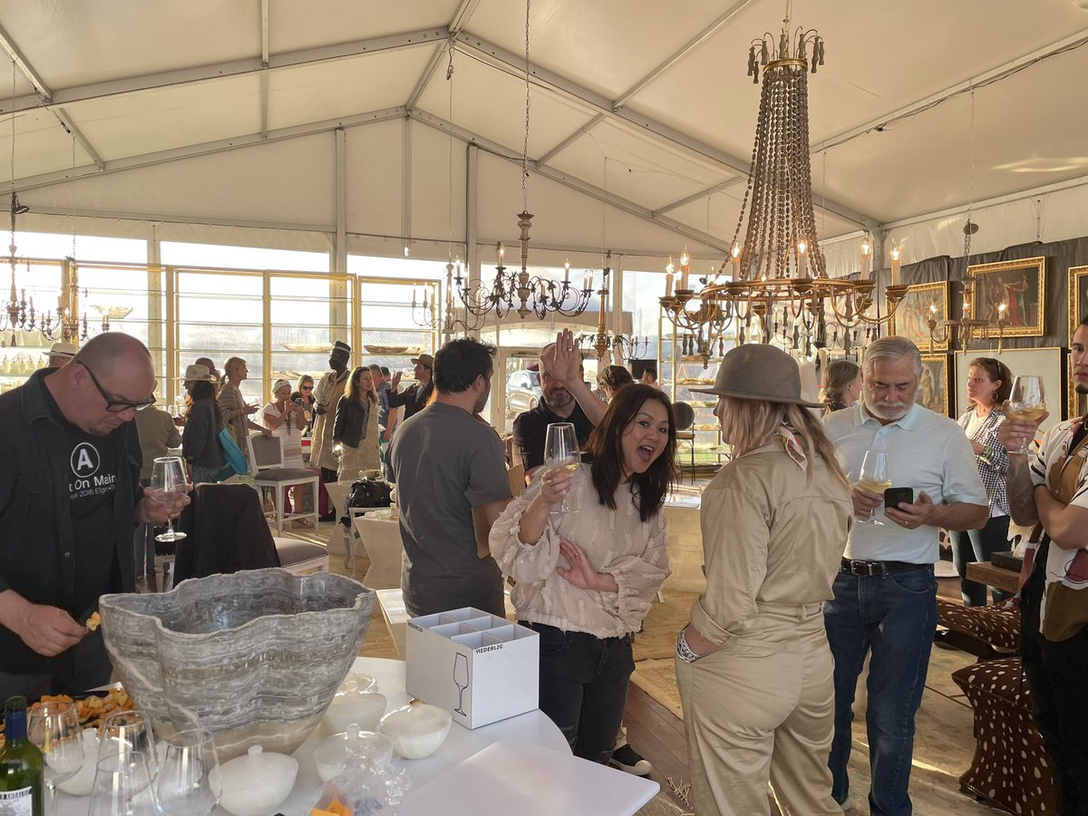 thearborsrt's tweet photo. A wonderful cocktail party put on by the lovely Verona Prive last night 💖 https://t.co/pNrd0WWJYL
