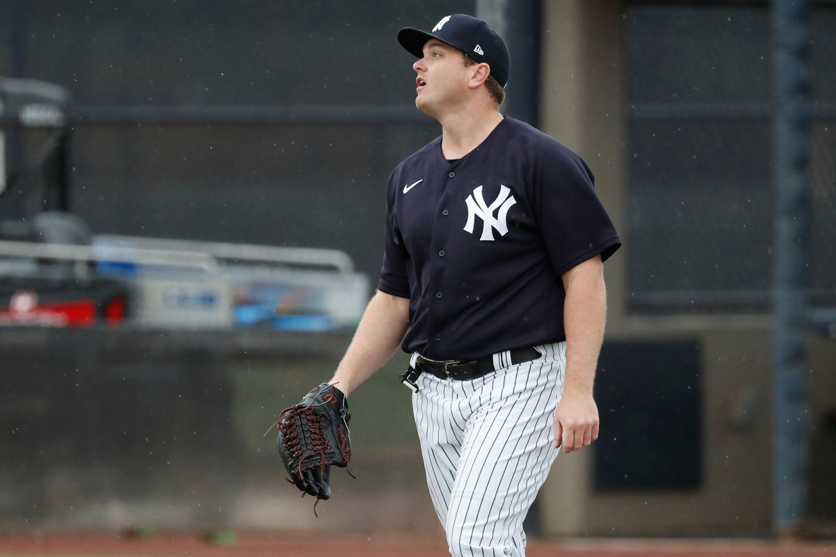 Justin Wilson exits Yankees game with mysterious injury