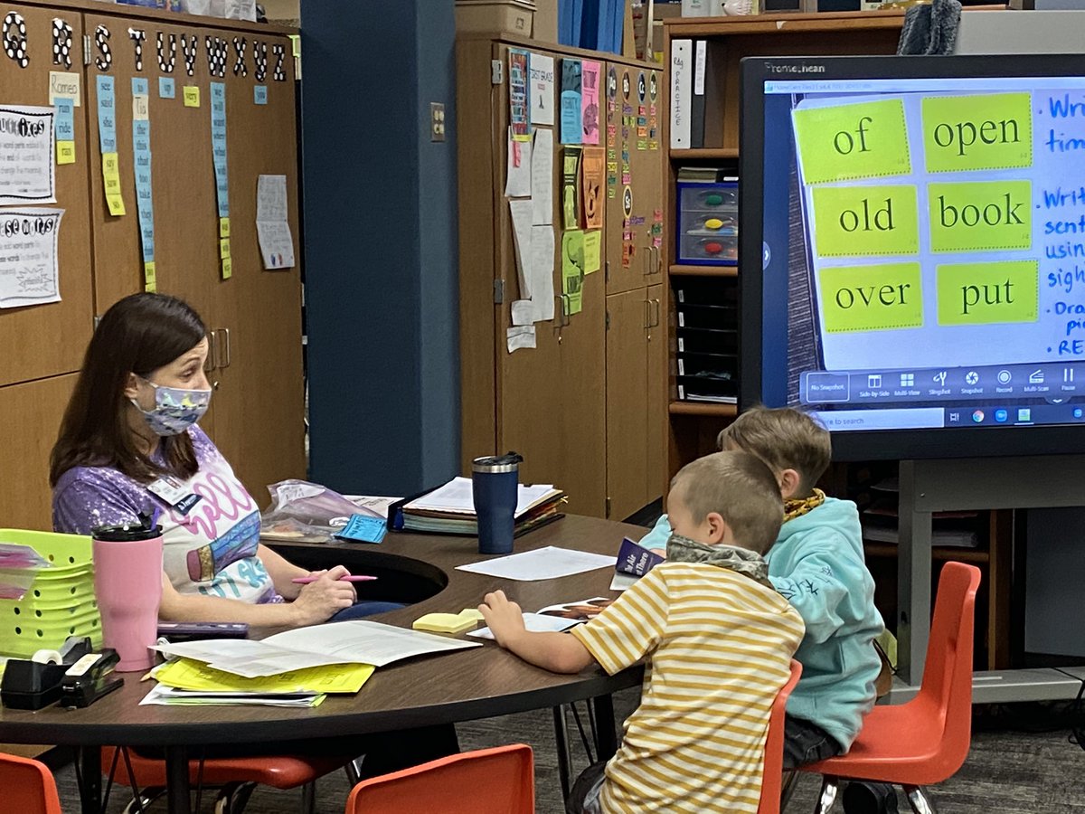 JenniferBaek3's tweet image. Starting off our Monday back from spring break with small group instruction and rotations! 
#ItsWhatMustangsDo