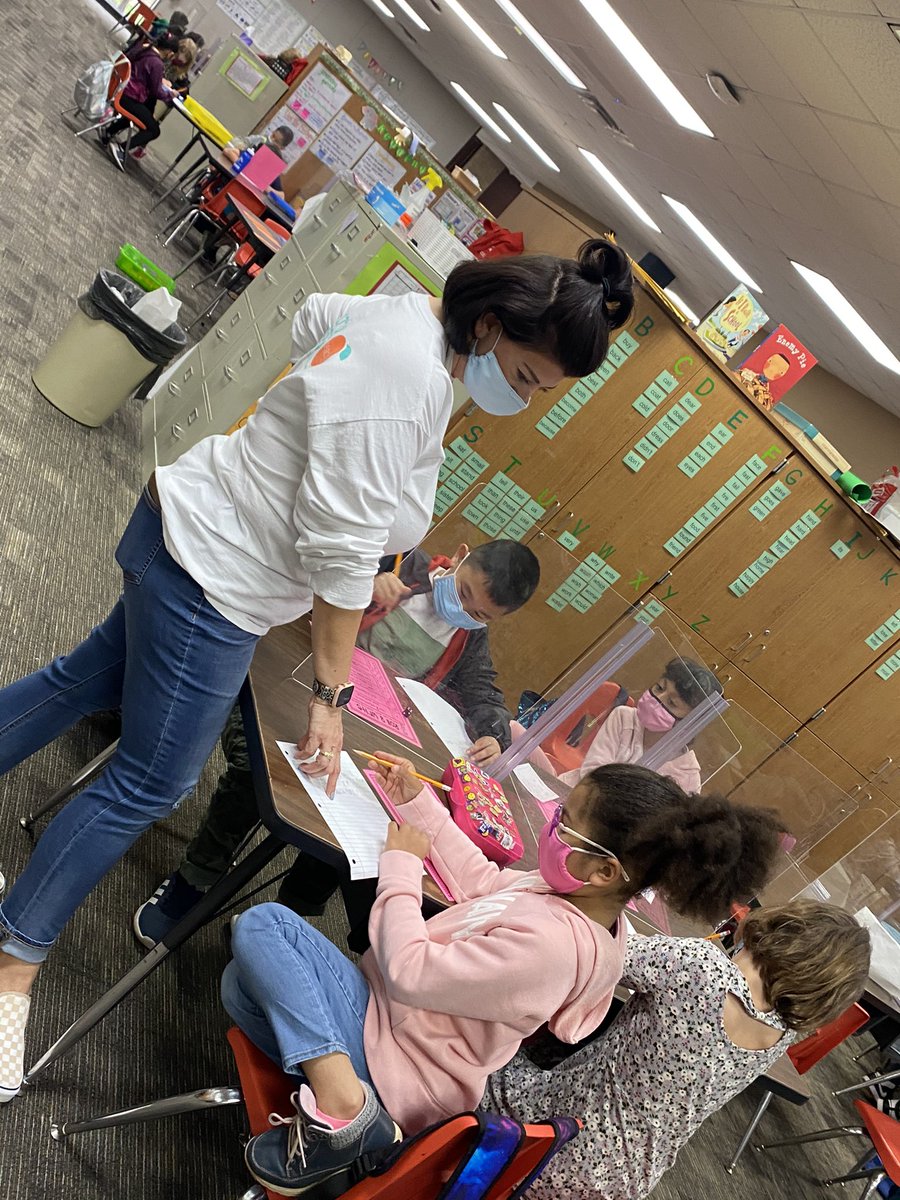 JenniferBaek3's tweet image. Starting off our Monday back from spring break with small group instruction and rotations! 
#ItsWhatMustangsDo