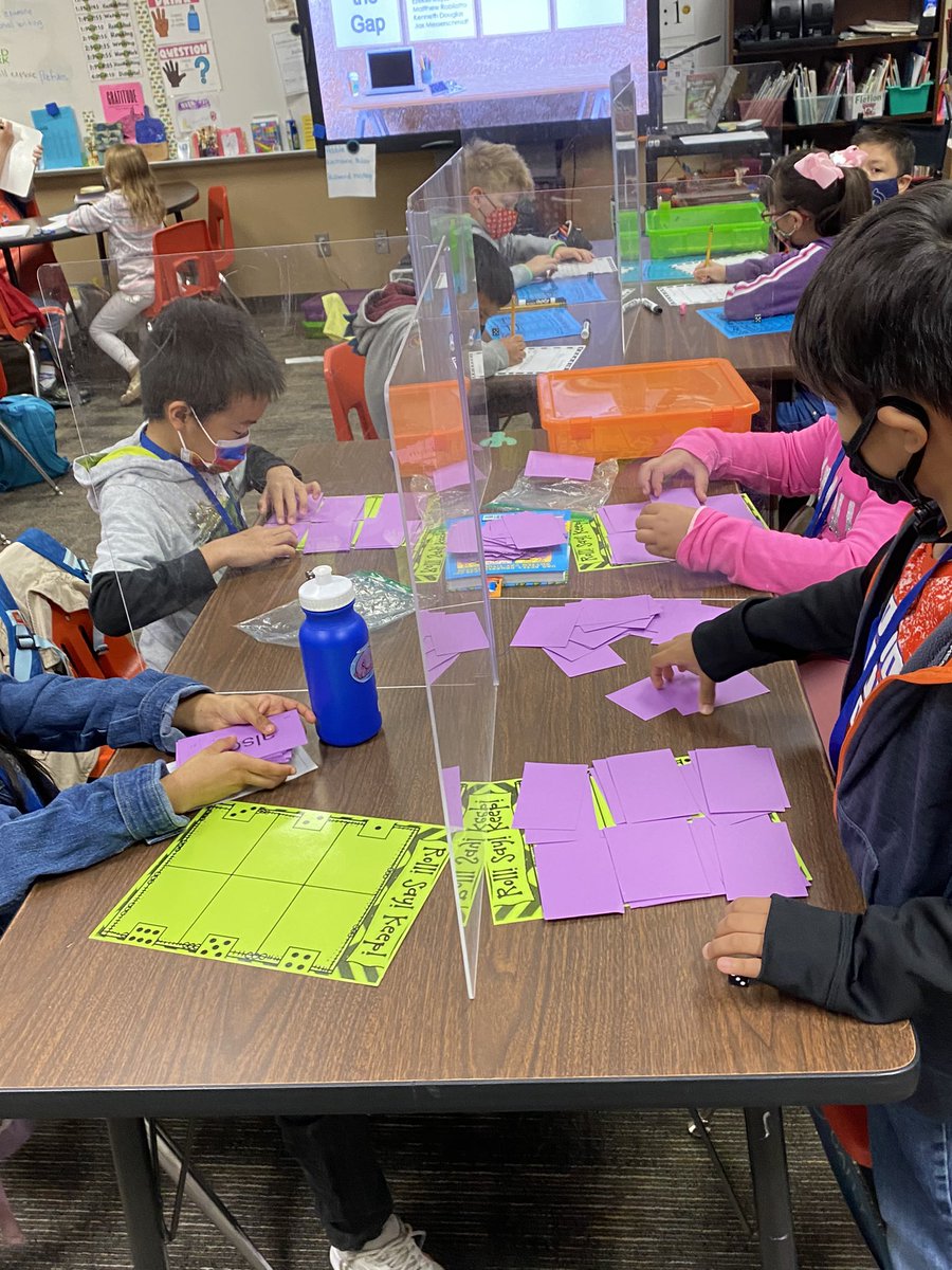 JenniferBaek3's tweet image. Starting off our Monday back from spring break with small group instruction and rotations! 
#ItsWhatMustangsDo