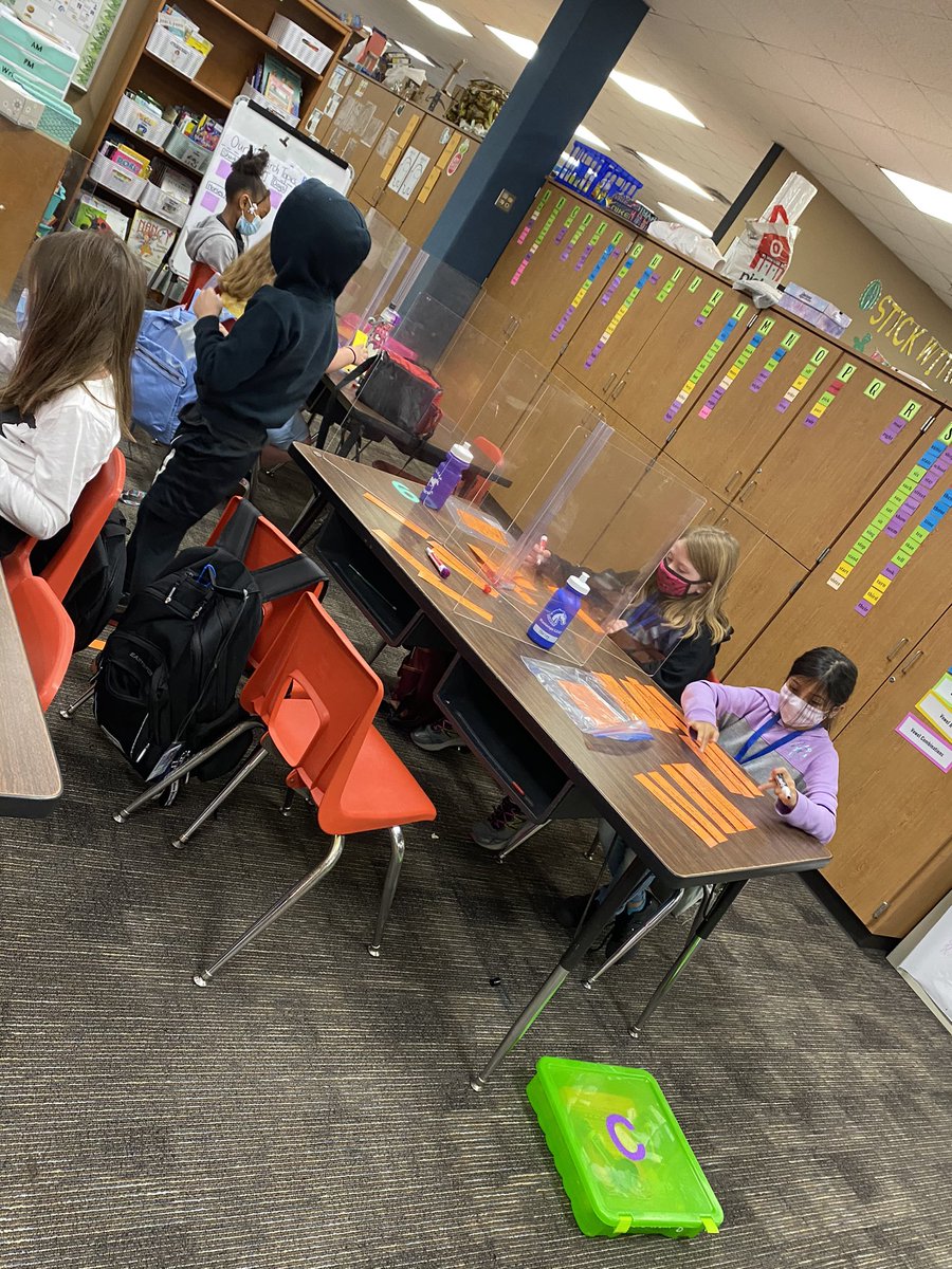 JenniferBaek3's tweet image. Starting off our Monday back from spring break with small group instruction and rotations! 
#ItsWhatMustangsDo