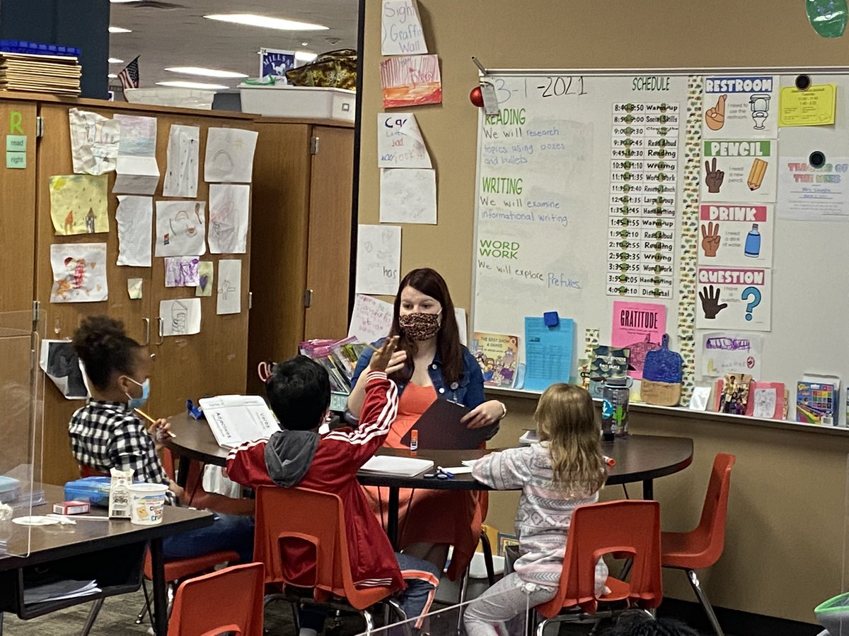 JenniferBaek3's tweet image. Starting off our Monday back from spring break with small group instruction and rotations! 
#ItsWhatMustangsDo