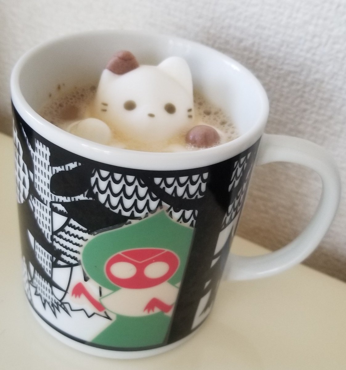 これが…こよみさんのところで飲める「たいぎゃうまか紅茶(ミルクティー・ムーカップver)」か…?
#子飼商店街
#子飼商店街のこよみさん
#うちに似たようなカップがなかった
https://t.co/vbJIBPEBbQ