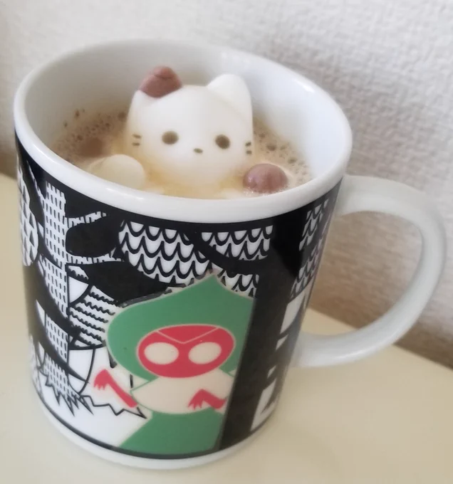 これが…こよみさんのところで飲める「たいぎゃうまか紅茶(ミルクティー・ムーカップver)」か…?
#子飼商店街 
#子飼商店街のこよみさん
#うちに似たようなカップがなかった
https://t.co/vbJIBPEBbQ 