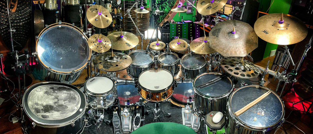 AaronEdgarDrum's tweet photo. 👽 FACT: Drum Sets Are 113% Cooler With Gong Drums 👽 #drums #drumporn #otherworldproblems https://t.co/3wdTfYCLDG