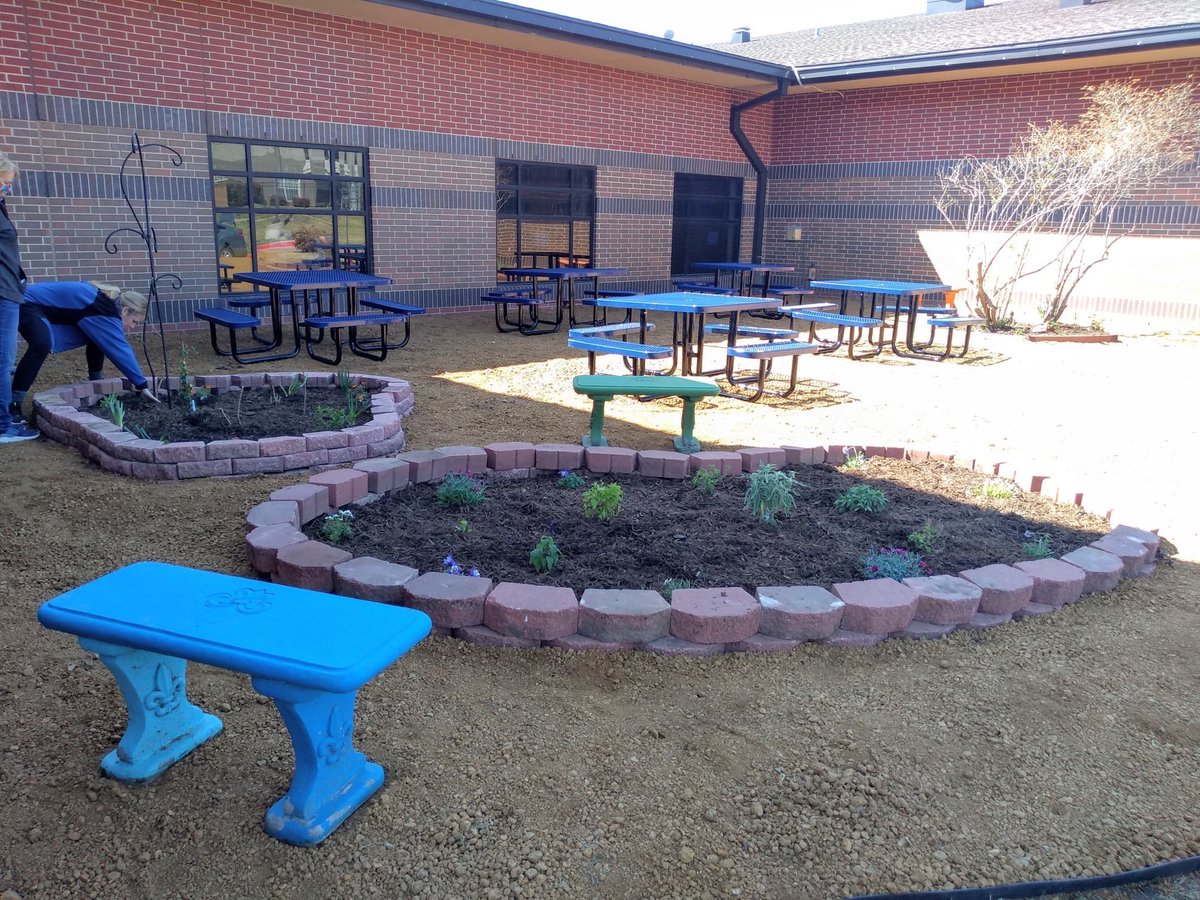 LewisvilleES's tweet photo. We are so blessed to have such a great community of support here in Lewisville. Thank you to Valley Creek Church for supporting our school during their Day of Giving and making our dream of an outdoor learning area come true! #PonyStrong #backinthesaddle https://t.co/CjIsq02m2p