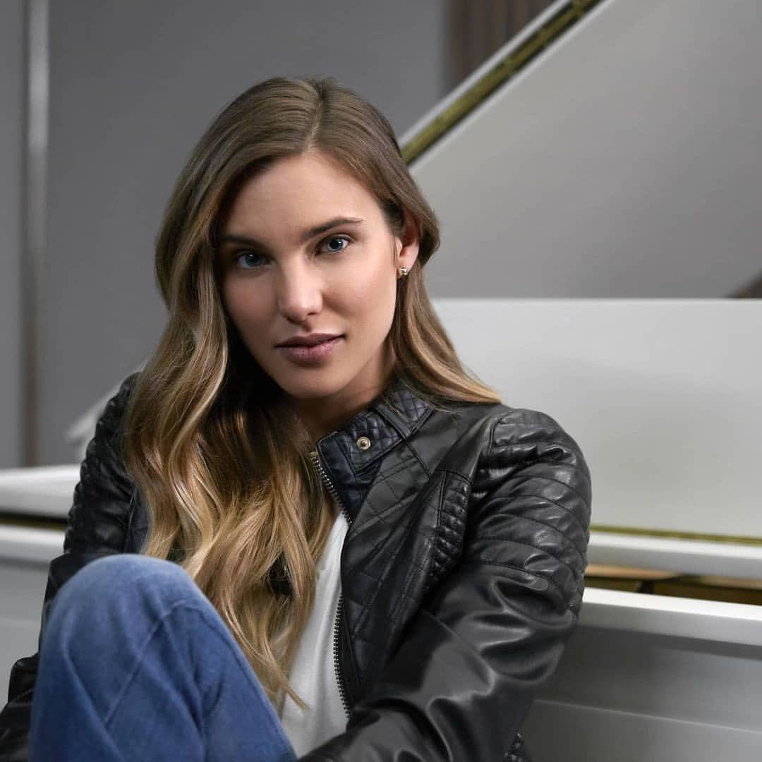 MacaBarbi's tweet photo. Abril es el mes sin duda de @macabeso ✨💫

 #MacarenaEnELLE https://t.co/exaV06I6LT