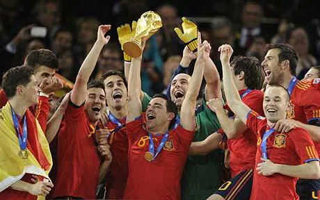 CopaLendas's tweet photo. Xavi Hernández, Espanha 🇪🇸.
Copa do Mundo de 2010, África do Sul.
Campeão Mundial.
0 gol, 7 jogos. #xavi #españa #worldcup2010 #copa2010 #fifa #lafuria #laroja #leyenda #campeón #panini https://t.co/Ze5uKA7pGT