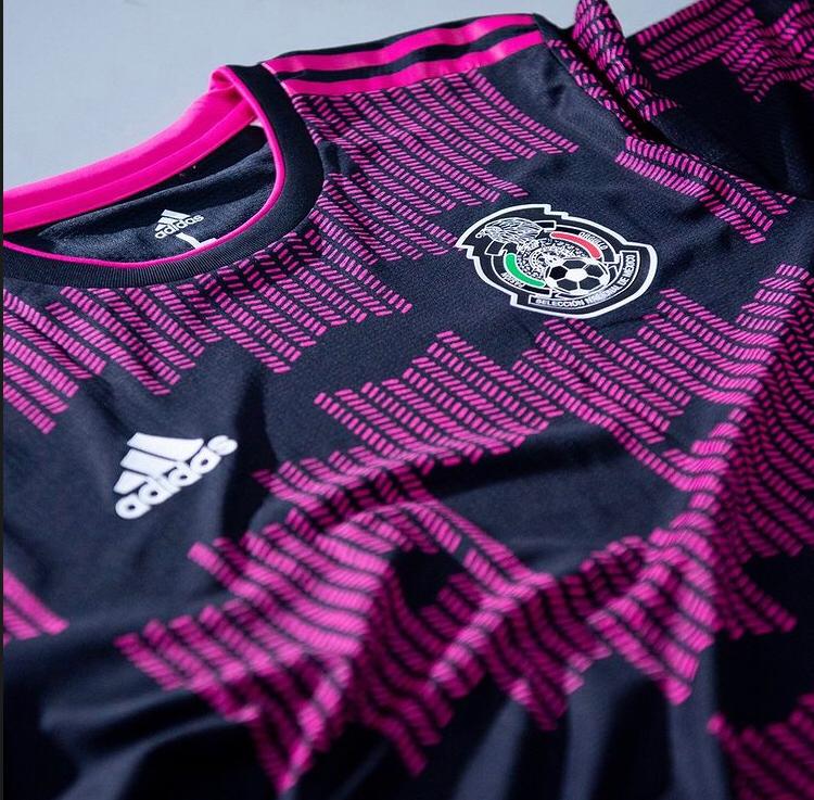 CARLOSLGUERRERO's tweet photo. ATENCIÓN ⚠️

En unas horas (00:00) sale a la venta el nuevo jersey de México en https://t.co/SZIQA5ey3r sin costo de envío.

¡Regalaré 1 jersey! Participar es muy sencillo:

1.- Dale RT a este tuit
2.- Síguenos a @cultofutbol y a mi.
3.- Mándanos tuit con el hashtag #SolosJamás https://t.co/bocRBAvrLr