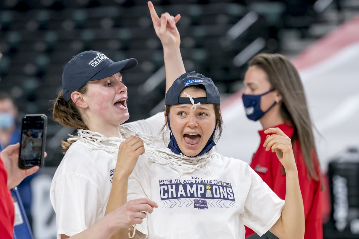 MaristWBB's tweet photo. Allie Best and Willow Duffell depart the game. Blessed for everything they've given us 💕💕💕 #GoRedFoxes #ncaaW https://t.co/MSbAdlIWwN