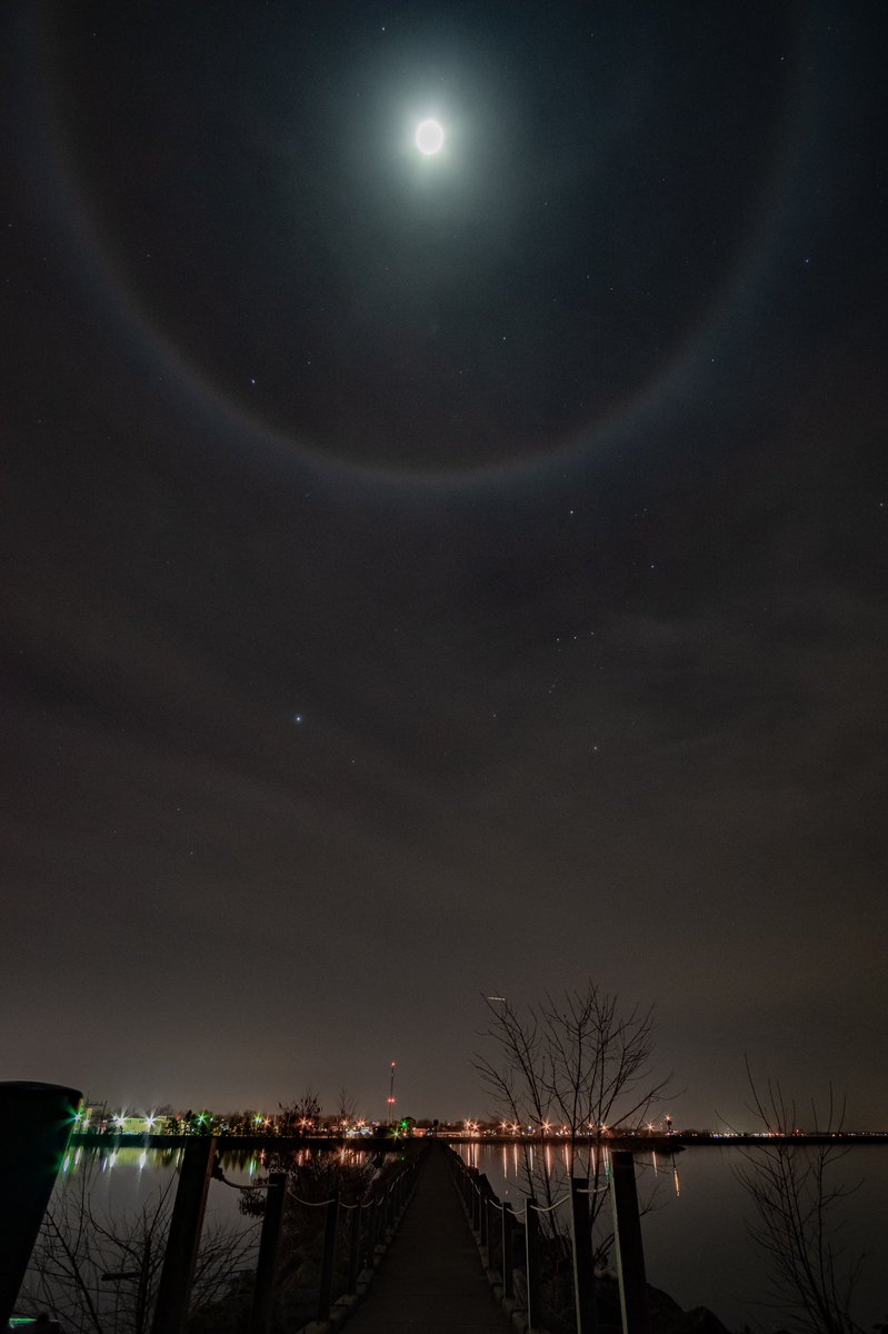 clefilms's tweet photo. @neiltyson a moon halo? https://t.co/1pK2r3mvDJ