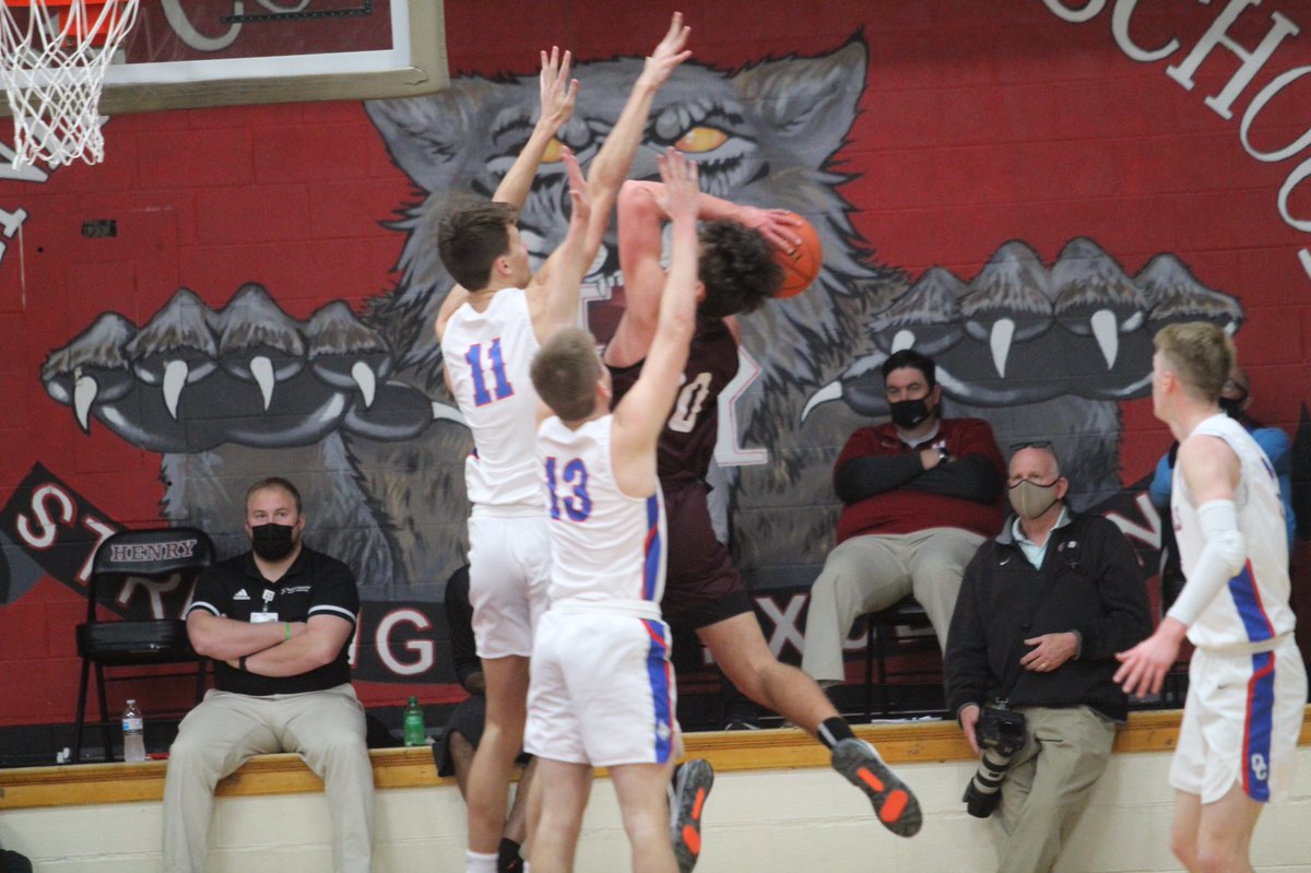 Boys basketball: Defense Keys Oldham County Win Over Owen County

The Colonels allowed just 15 first half points and move on to play Collins in the 8th Region semifinal at Henry County on March 26 at 6:15 p.m.

Story: oldhamera.com/content/boys-b…
