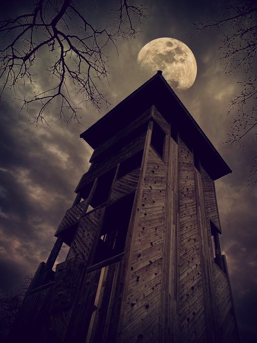 Башни на луне