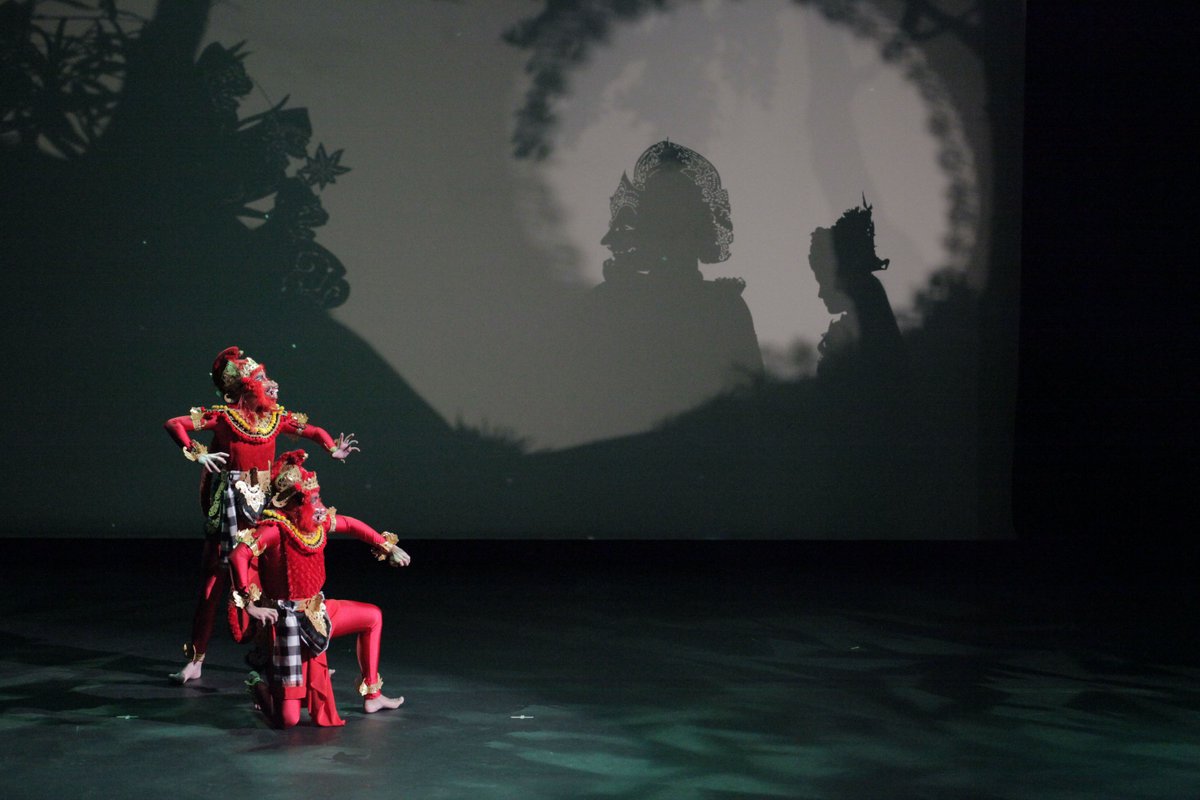 AFSEA3's tweet image. "Subali-Sugriwa: Battle of the Monkey Kings - The Documentary" on Balinese wayang listrik is screening at the AAS Annual Conference's Film Expo (live Q&amp;amp;A on Mar 24) free with login bit.ly/AAScreatelogin  #bali #wayang #wayang #intercultural

(Photo credit: Chesley Cannon)