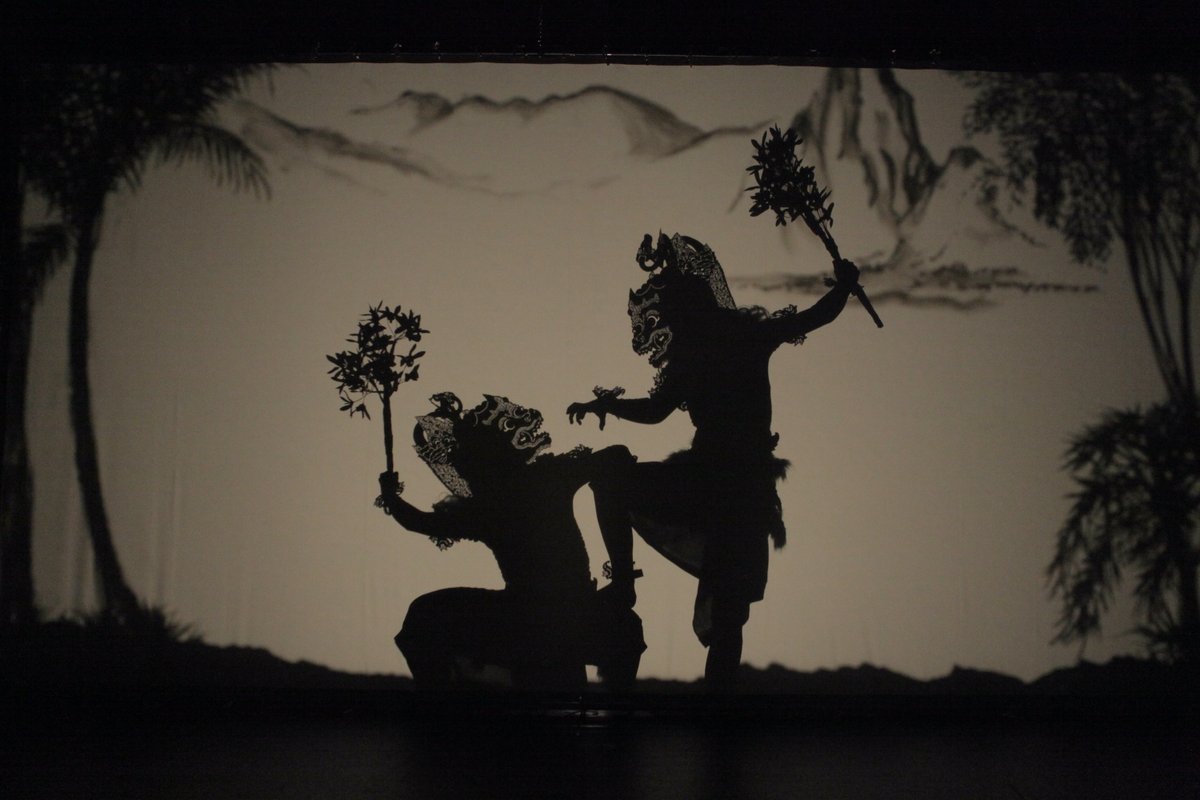 AFSEA3's tweet image. "Subali-Sugriwa: Battle of the Monkey Kings - The Documentary" on Balinese wayang listrik is screening at the AAS Annual Conference's Film Expo (live Q&amp;amp;A on Mar 24) free with login bit.ly/AAScreatelogin  #bali #wayang #wayang #intercultural

(Photo credit: Chesley Cannon)