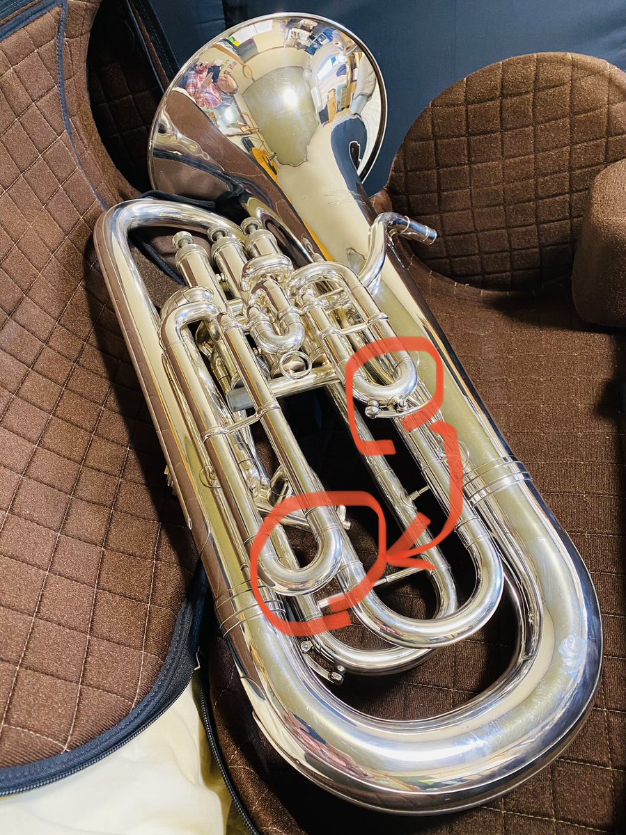 plamo1031's tweet photo. 地元の中善楽器にて
古いウィルソンの改造
ウォーターキーを1番管から3番へお引越し
佐藤彩香モデルと同じ仕様に！
本当はツバ抜き優先（笑）

#Euphoniu
 #ユーフォニアム https://t.co/oyfAr7JviD