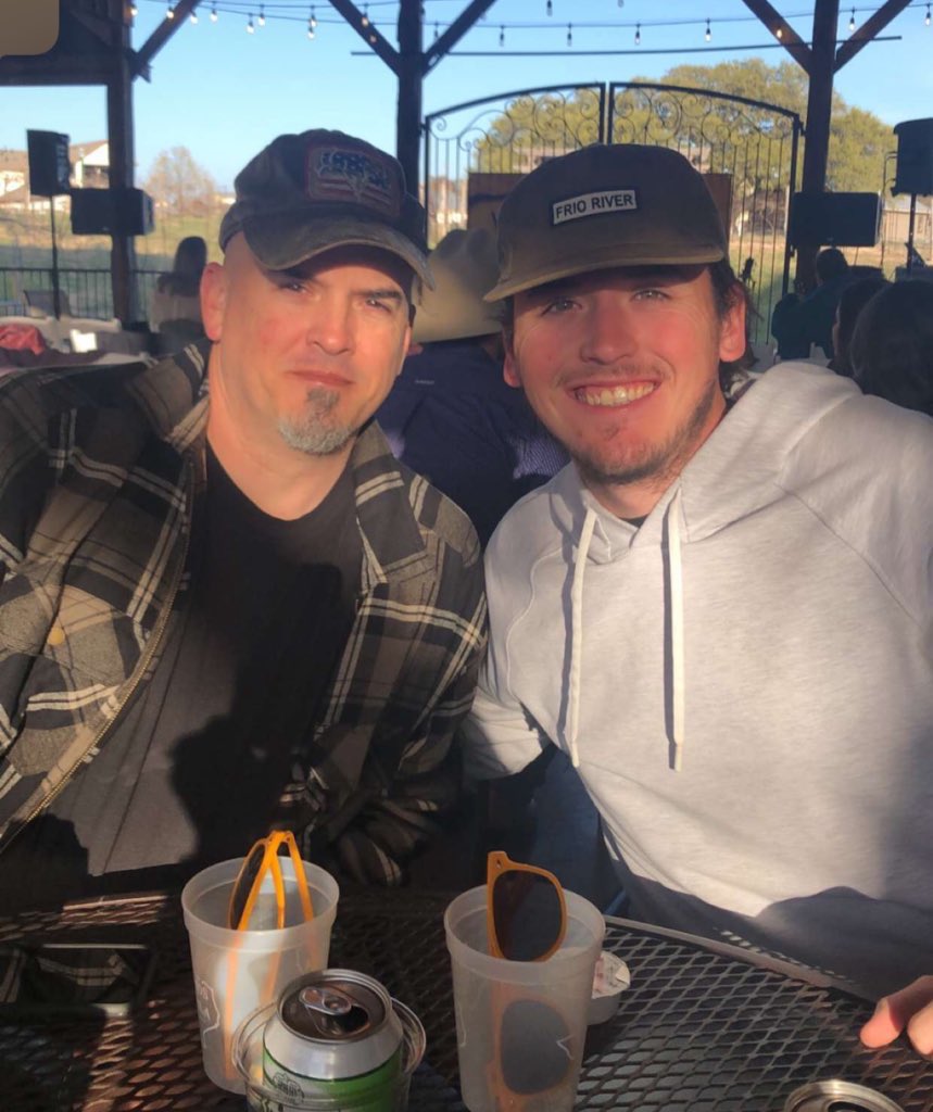 1971TJH's tweet photo. Big thanks to @WadeBowen for the amazing #kickbackgiveback show last night. Can’t tell you how much my son @Dalton_Hayek34 and I enjoyed the one of a kind evening. What a classy way to give back to his fans, after how rough this last year has been for everyone. https://t.co/9lehz513n8