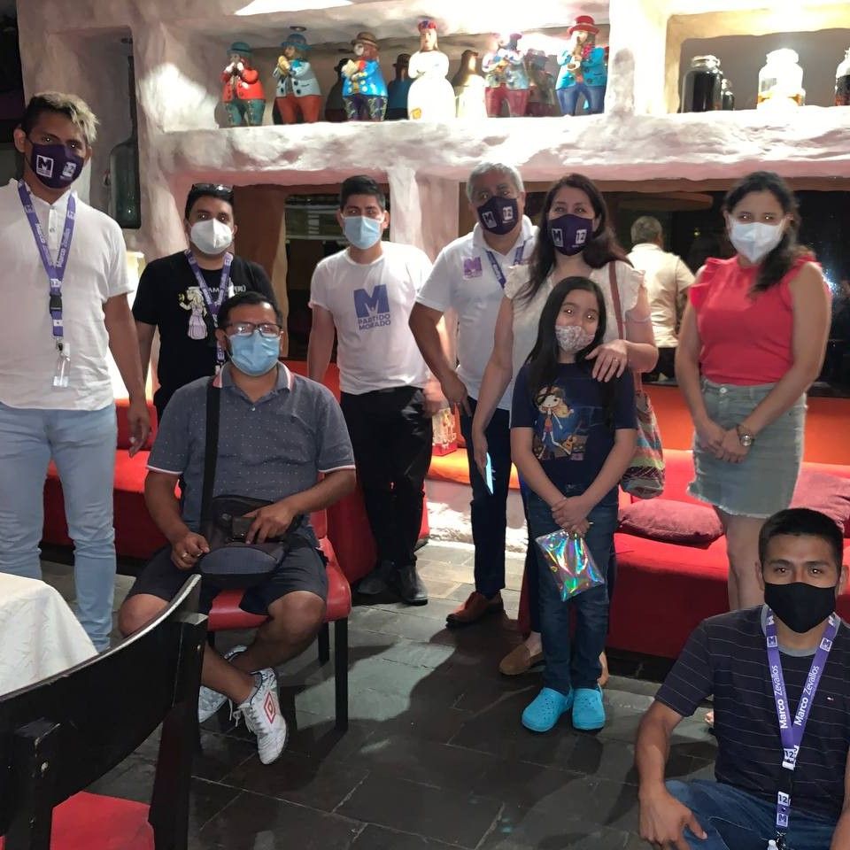 MarcoAZevallos's tweet photo. Nuestra campaña #MarcoPorLima #M12 la hacemos en equipo, con mucho compromiso y talento morado.
Gracias a todas las personas que colaboraron con el almuerzo criollazo. Nos ayudan muchísimo para poder seguir avanzando y lograr juntos el objetivo colectivo.
#VotaMorado https://t.co/KtRuC3y24O