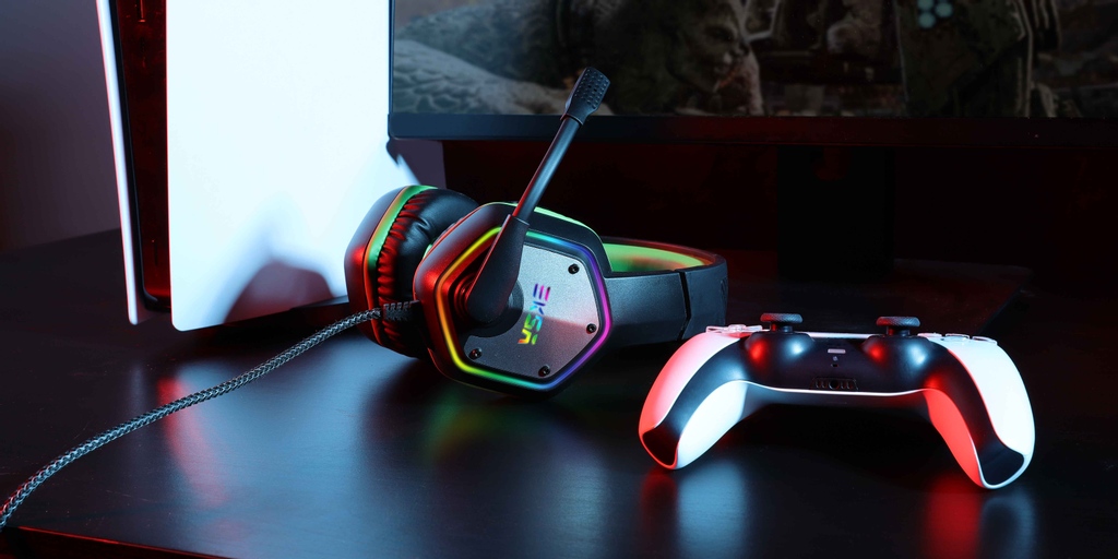 EKSAtech's tweet photo. Born for challenge.π§β
π https://t.co/oQlmjWyGki
.β
#eksa #e1000 #gamingheadsets #rgb #gamingchat #plugtoplay #buy1get1half #bestheadsets #gamingheadphones #qualityheadsets #overear #surroundsound β
β https://t.co/ilE49LTZFa