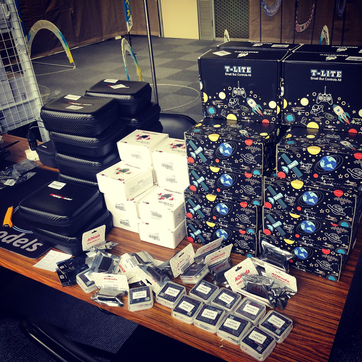 kigaru's tweet photo. 売れ筋、沢山入荷しましたが全然時間無し。。moblite7 crux3
#tlite #mobula6 #kigarudrone https://t.co/yeQKglD74r