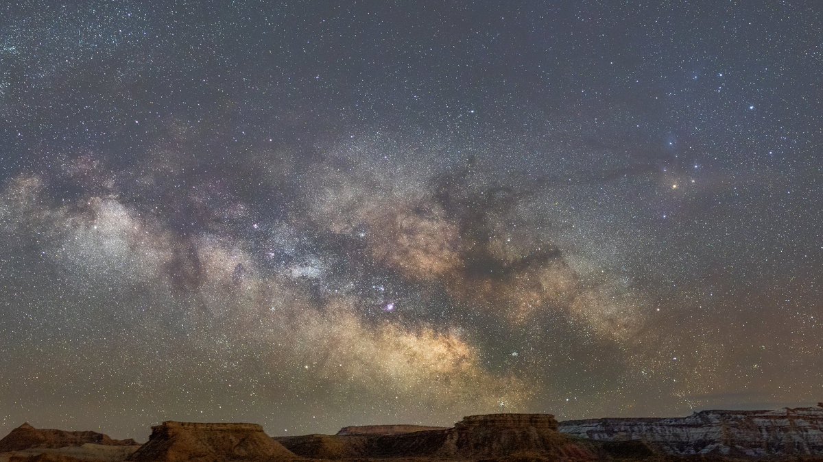 WarbrittonDrew's tweet photo. Milky Way over Utah https://t.co/3bOeNQoqap