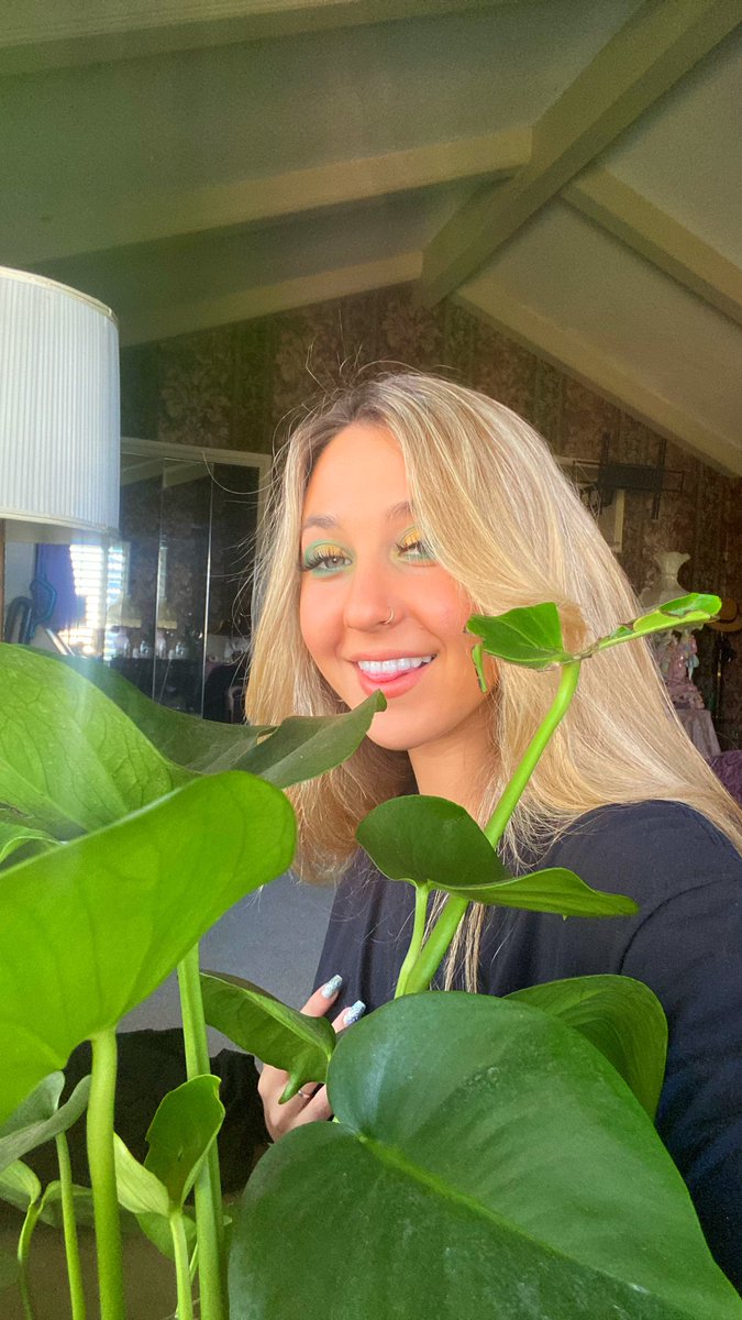 ronniemeyerr's tweet image. Hi twitter I’m a plant mom 🪴