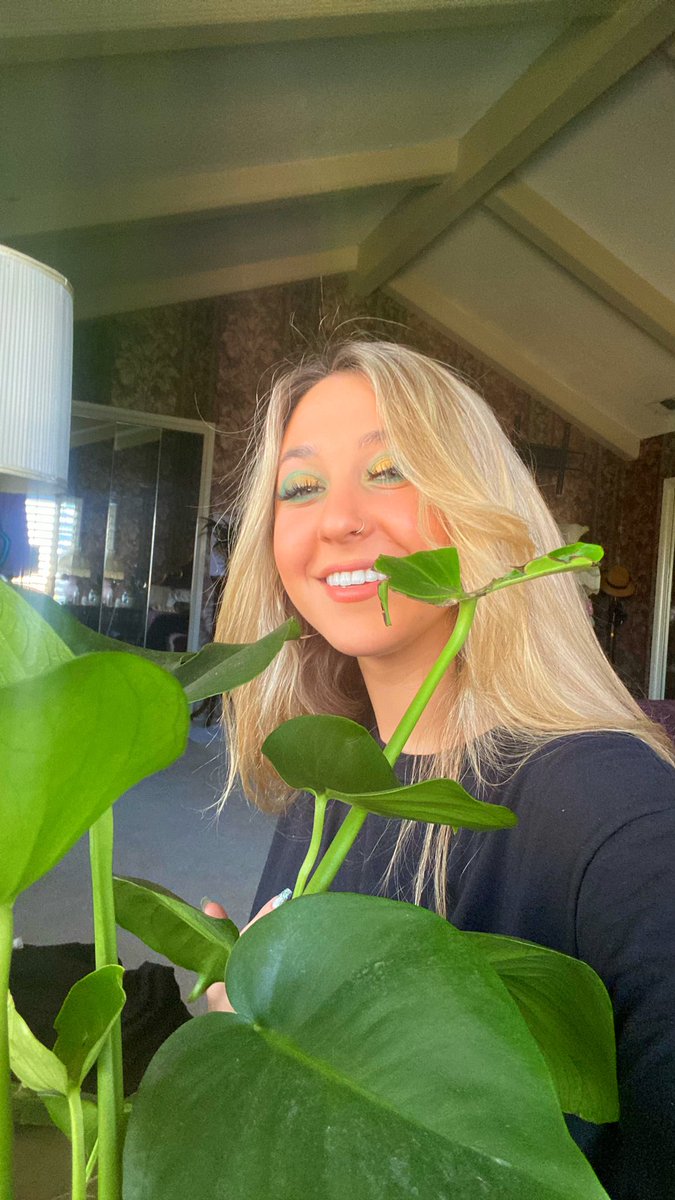 ronniemeyerr's tweet image. Hi twitter I’m a plant mom 🪴