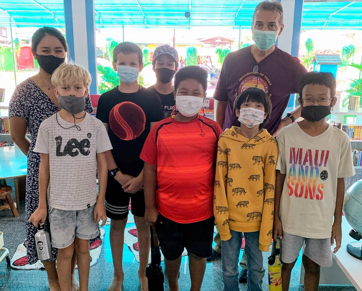 MYISMagic's tweet photo. On Friday #MYIS Grade 5 class visited BumbleBee Library. Students learned more about Service Learning Projects and received a presentation on why the library was started and what it takes to keep it running. It was a perfect way to start their unit about helping our community! https://t.co/BeCgjvpLVu
