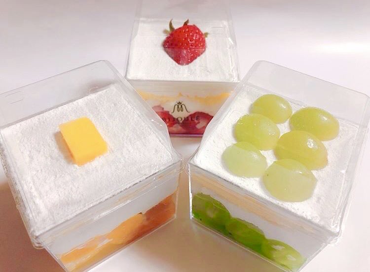 saijyo_sweets's tweet photo. 愛知県名古屋PARCO西館7Fにあるお店『ビジュレ プレゾンテ パー ア・ヌーパリ』の、かわいい箱に入ったカップケーキ✨ https://t.co/wvieQRSu8E