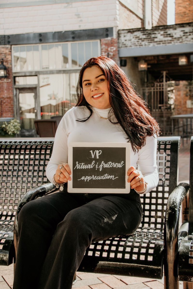 FGCU Alpha Chi Omega tweet media