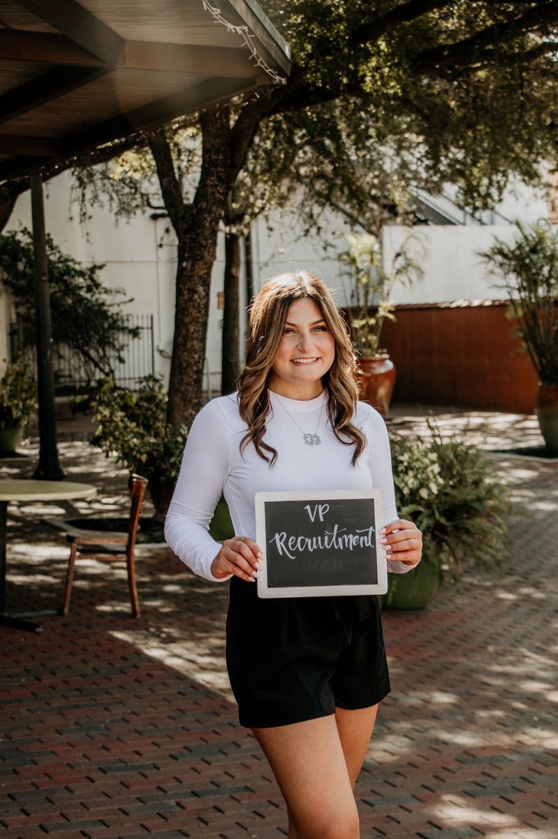FGCU Alpha Chi Omega tweet media