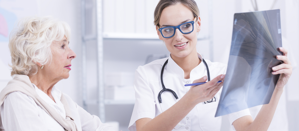 What is a Pulmonologist?

A Pulmonology is a Board-Certified Doctor that has been previously certified in Internal Medicine and specializes in treating and diagnosing diseases of the respiratory tract system.

Find out more on our Procial Feed: 
mydoqter.com/procial-posts/…