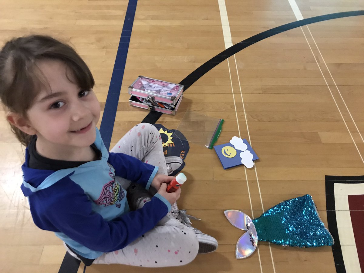 In the spirit of generosity, our virtue for Mar &amp; Apr, #lstitans #riseup to share cards w/ children in hospital. #grace4catholiceducation @gsacrd_faith #gsacrdproud #stollery #bcchildrenshospital #sickkidstoronto <a href="/GSACRD/">GSACRD</a>