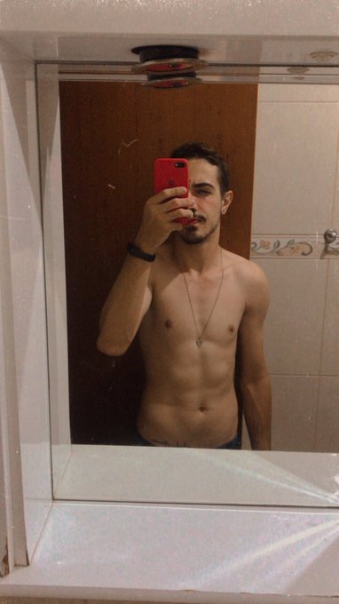 o pai // o filho https://t.co/0DzTfcIVL2<a href="/tag/dragmedown"class="tags"><span>#dragmedown</span></a><a href="/tag/otraindianapolis"class="tags"><span>#otraindianapolis</span></a>