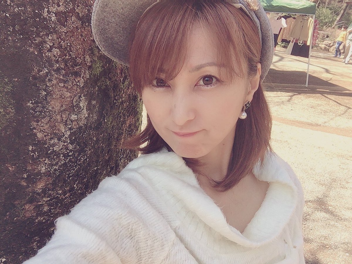 namiiro73's tweet photo. 【 LIVE 情報 】

『Enjoy music』16th stage

2021年5月2日(日)16:40〜19:10
場所:長泉ベルホーレイベントホール
(下土狩駅から徒歩12分)

入場料2000円
無料駐車場あり

16:20開場16:40開演

nami出演時間
17:45〜18:15　

30分ステージです🎤✨

ご予約はDMまで✉

お待ちしとります🙋‍♀️ https://t.co/kttr3WZzQp