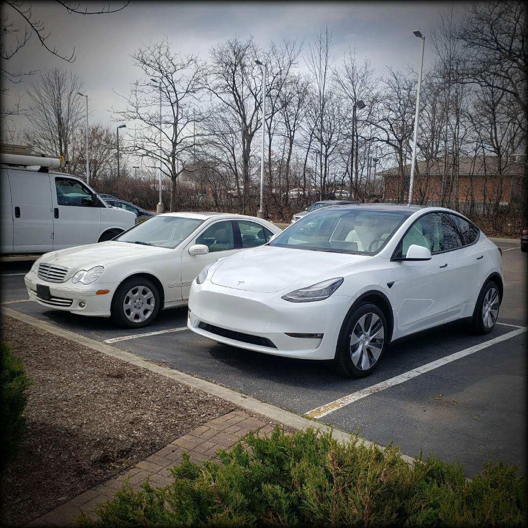 HausFeed's tweet photo. Finally got the family a much needed upgrade. 

This summer it will definitely help lug a few kids to parks!

#ModelY #3rdrow https://t.co/eQZMcGmP71